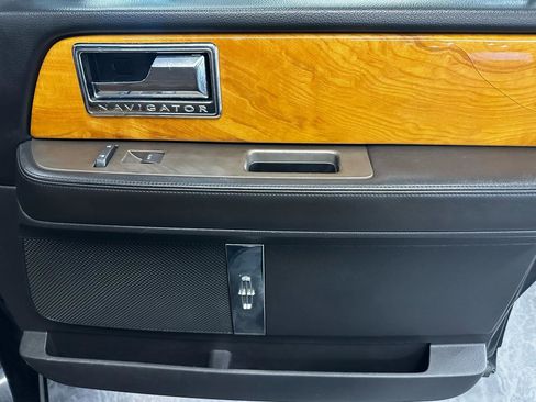 Used 2012 Lincoln Navigator 4WD image 15