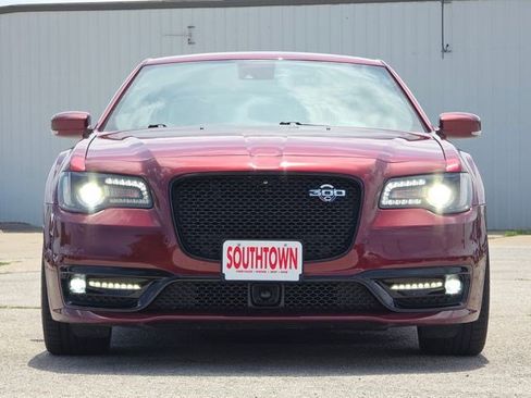 Certified 2023 Chrysler 300 C RWD image 2