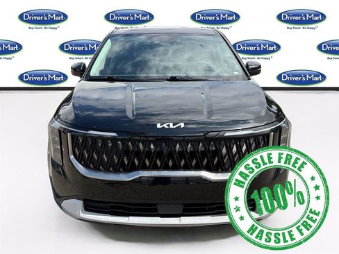 Used 2025 Kia Carnival FWD image 2