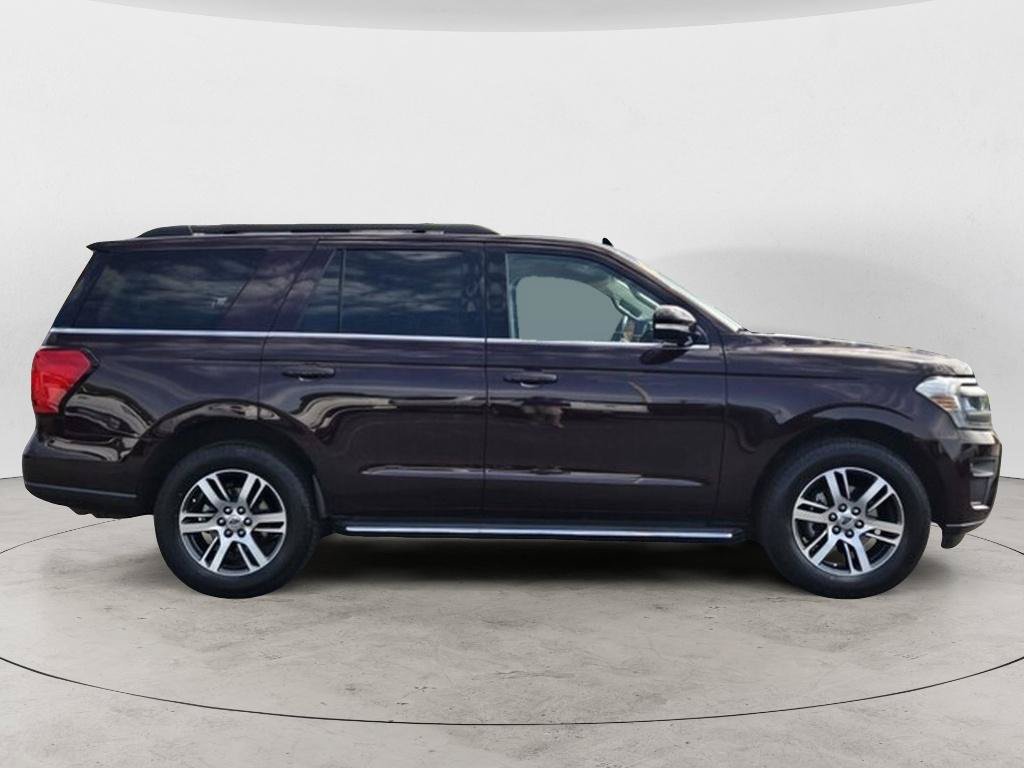 Used 2023 Ford Expedition XLT RWD image 2