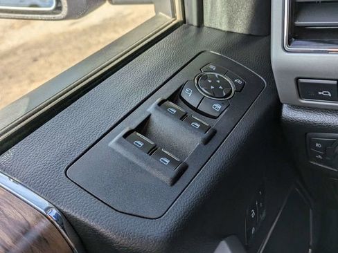 Used 2020 Ford F150 Lariat image 22