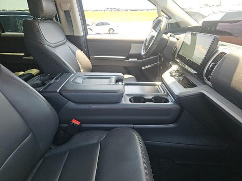 Used 2025 Ford Expedition Active AWD/4WD image 20
