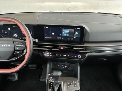 Used 2026 Kia Sportage SX image 9