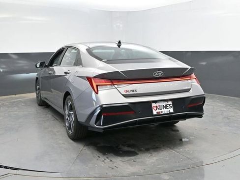 Used 2024 Hyundai Elantra Limited FWD image 10