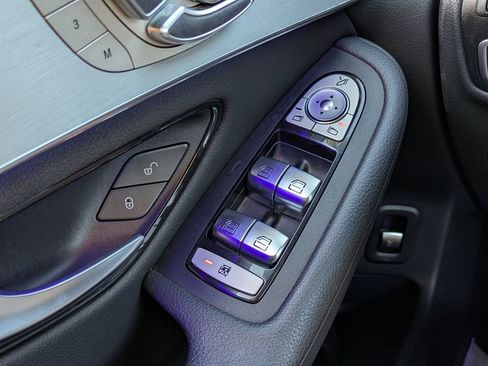 Used 2022 Mercedes-Benz GLC 300 image 24