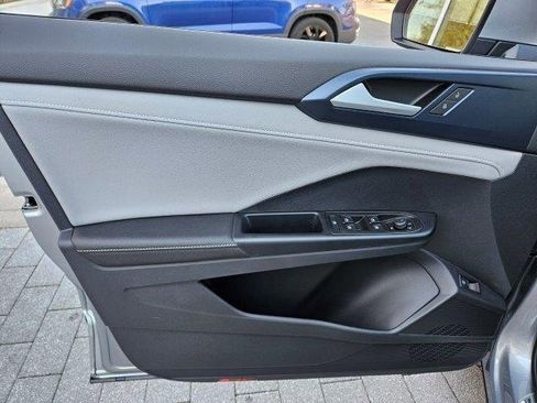 New 2024 Volkswagen Taos SE image 8