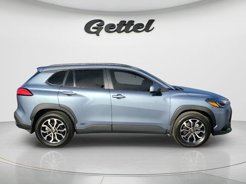 Used 2024 Toyota Corolla Cross SE image 3