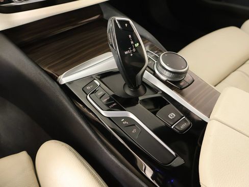 Used 2020 BMW 530i xDrive w/ Premium Package AWD/4WD image 9