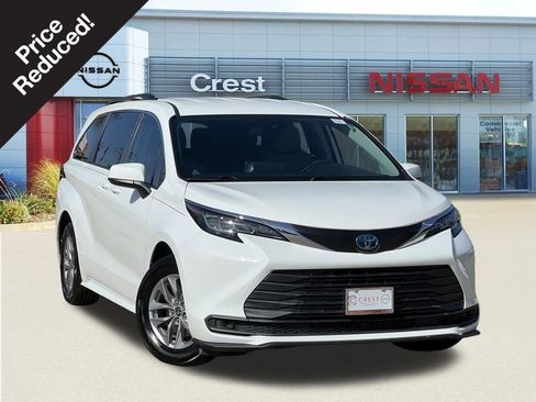 Used 2022 Toyota Sienna LE image 1