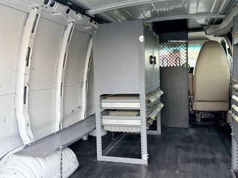 Used 2011 Chevrolet Express 2500 image 25