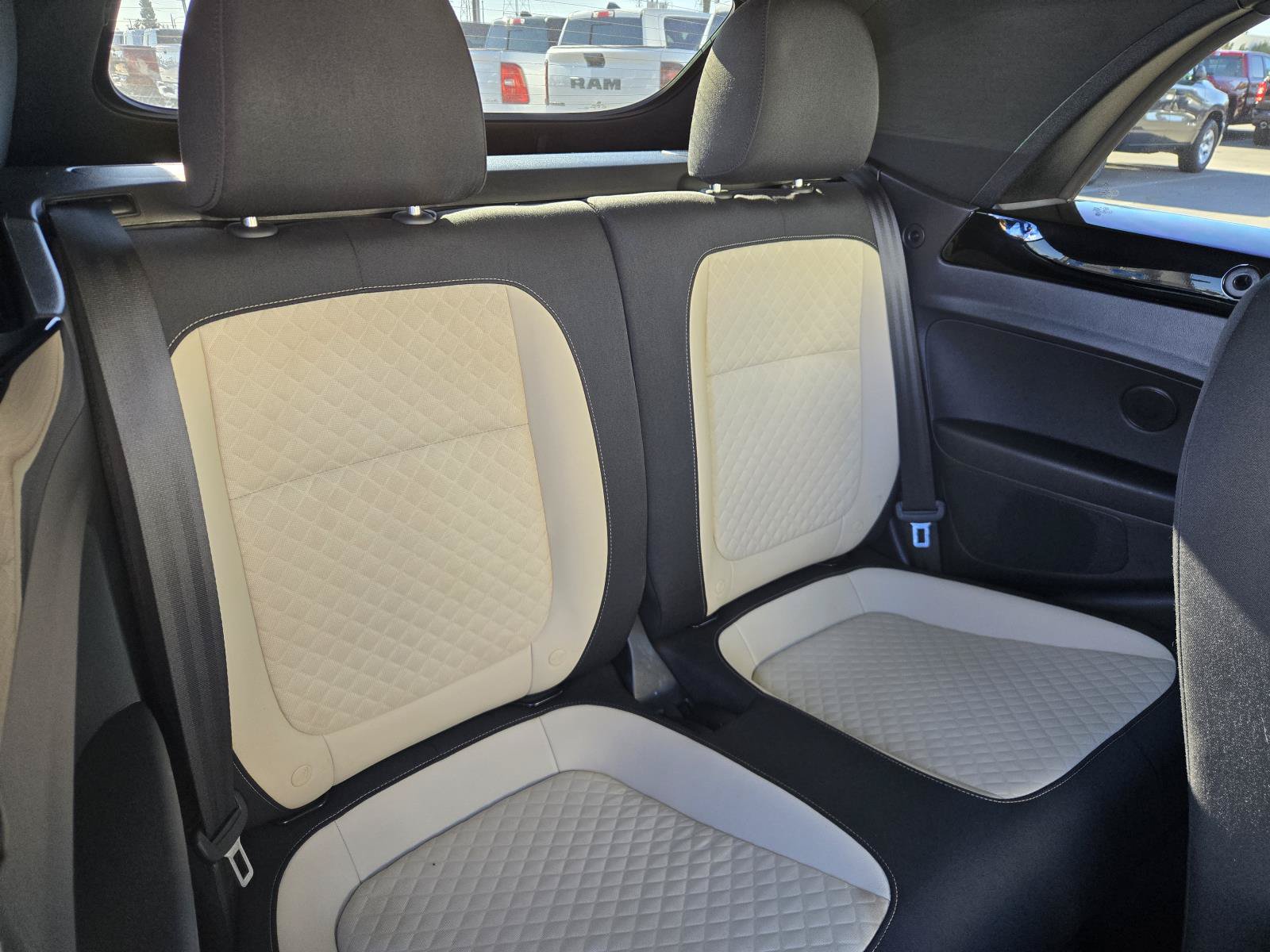 Used 2019 Volkswagen Beetle 2.0T SE FWD image 27