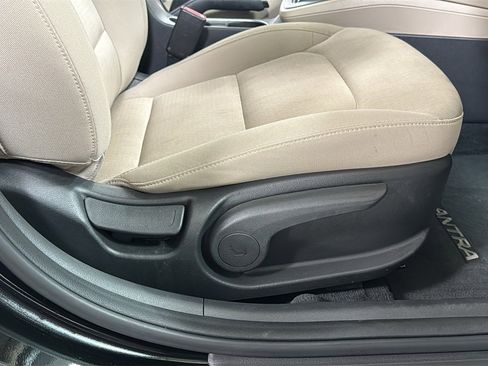 Used 2017 Hyundai Elantra SE w/ Cargo Package image 20