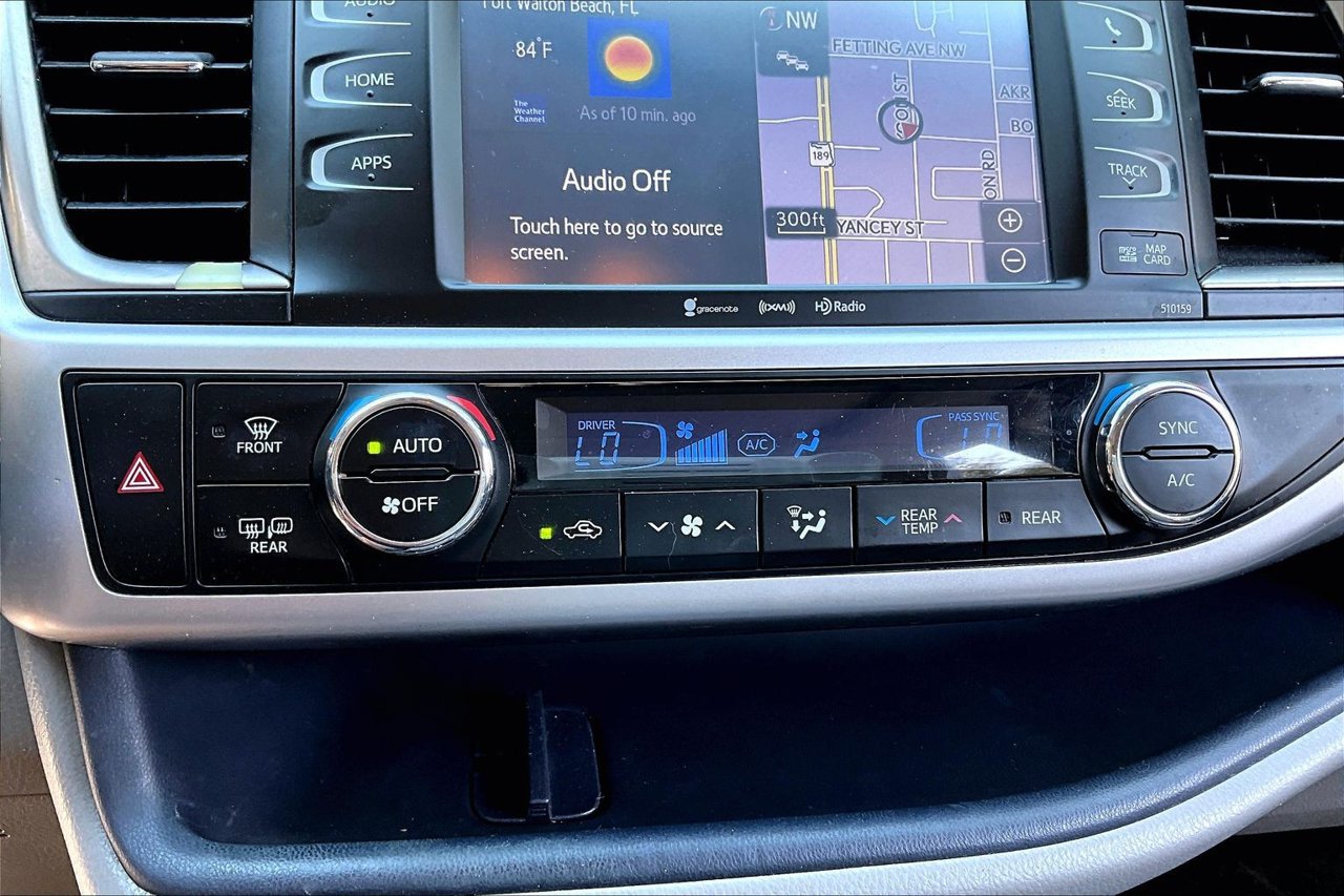 Used 2016 Toyota Highlander XLE FWD image 25