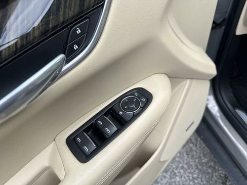 Used 2019 Cadillac XT5 AWD image 17