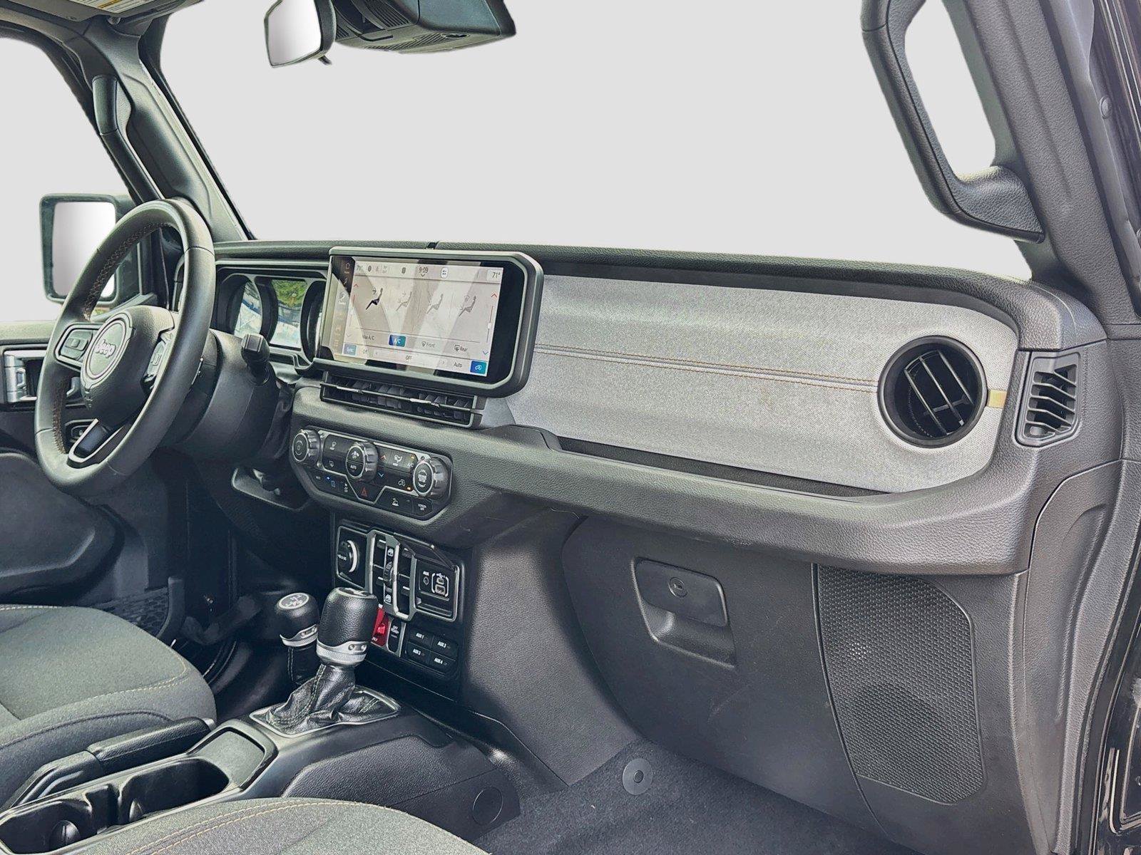 Used 2024 Jeep Wrangler Unlimited AWD/4WD image 27