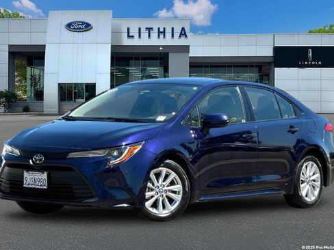 Used 2024 Toyota Corolla LE w/ LE Convenience Package FWD image 1