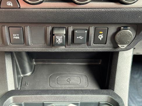 Used 2021 Toyota Tacoma TRD Off-Road AWD/4WD image 26
