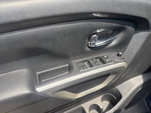 Used 2021 Nissan Titan SV w/ SV Convenience Package AWD/4WD image 9