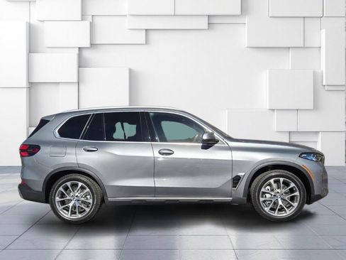 Used 2026 BMW X5 xDrive50e w/ Premium Package AWD/4WD image 4
