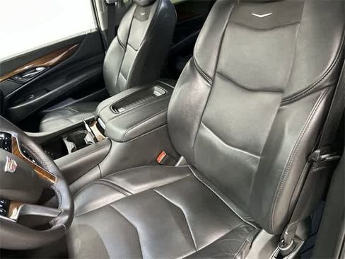Used 2020 Cadillac Escalade Luxury image 10