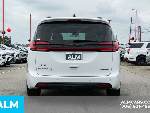 Used 2024 Chrysler Pacifica Limited w/ S Appearance Package image 6