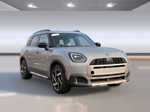 Used 2025 MINI Cooper Countryman S w/ Comfort Package Max image 7