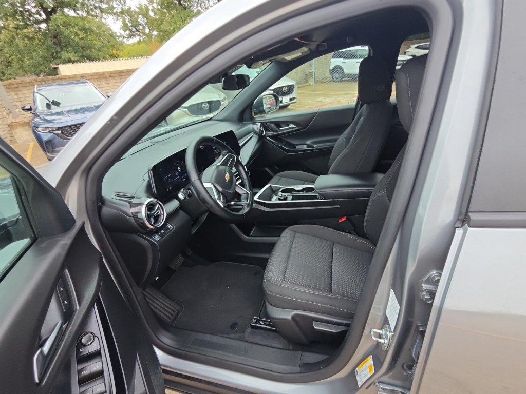 Used 2026 Chevrolet Equinox LT FWD image 4
