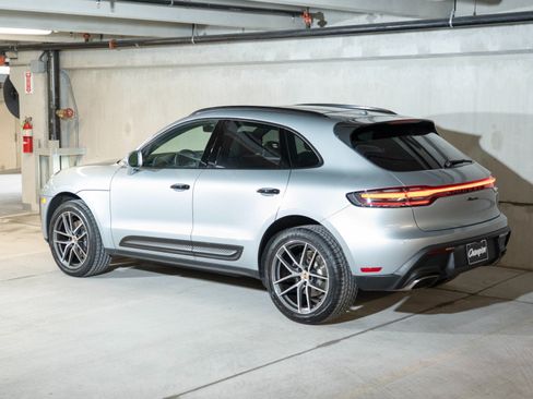 Certified 2023 Porsche Macan AWD/4WD image 3