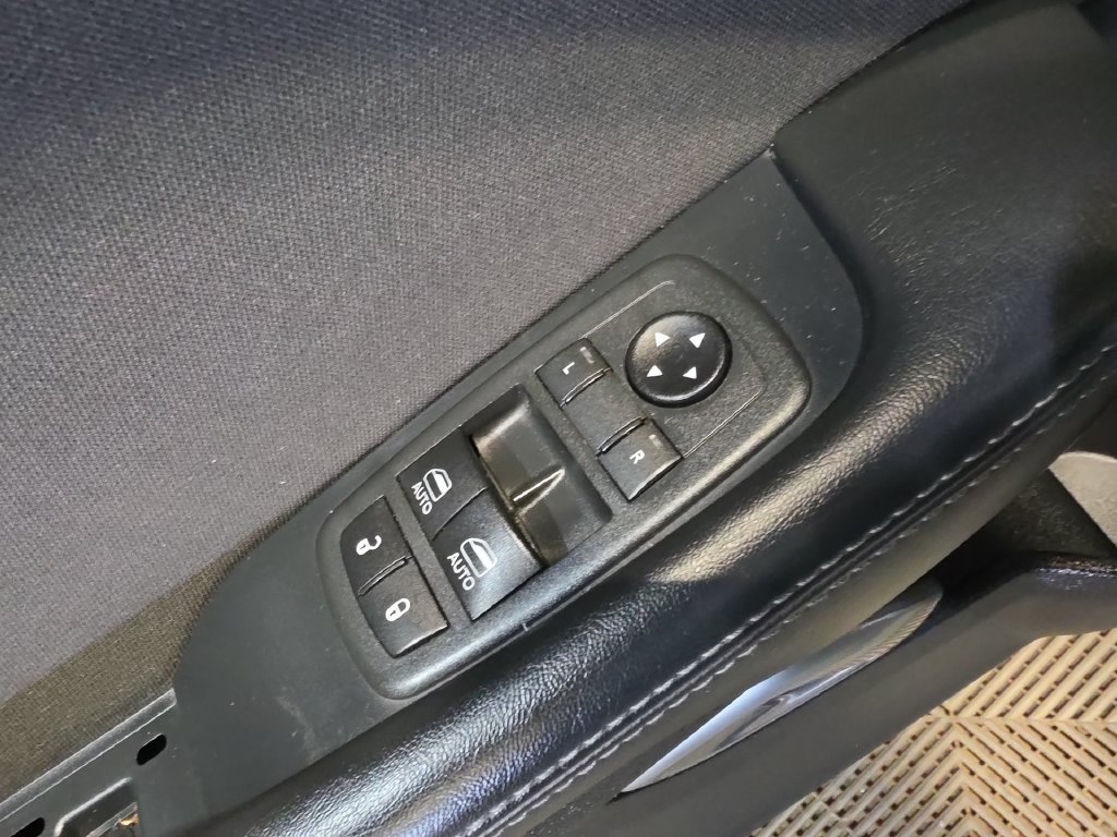 Used 2019 Dodge Challenger SXT w/ Driver Convenience Group RWD image 15