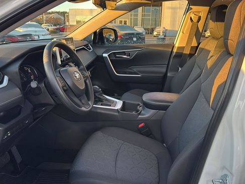 Used 2025 Toyota RAV4 XLE image 8
