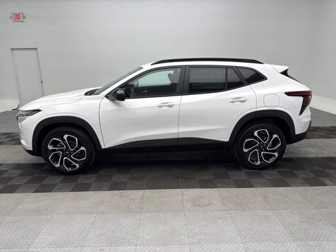 New 2025 Chevrolet Trax RS image 2