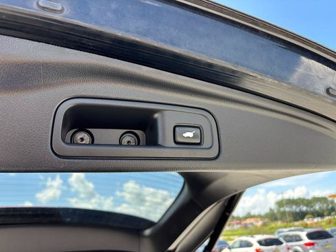 Used 2018 Honda Pilot Touring image 27