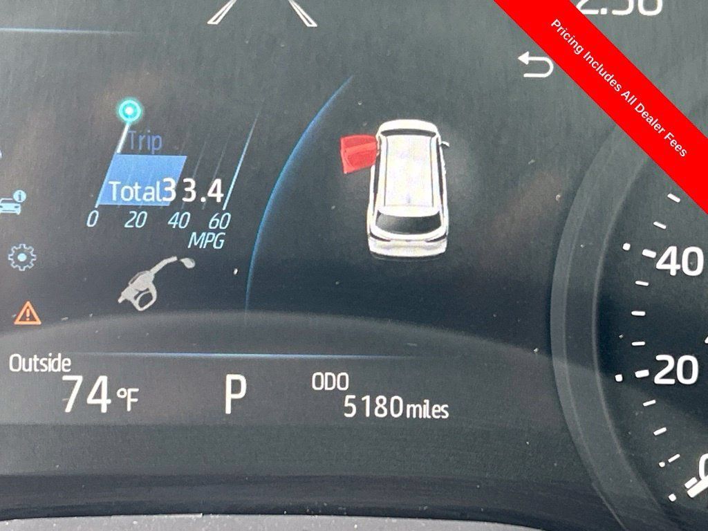 Used 2026 Toyota Sienna XLE FWD image 11