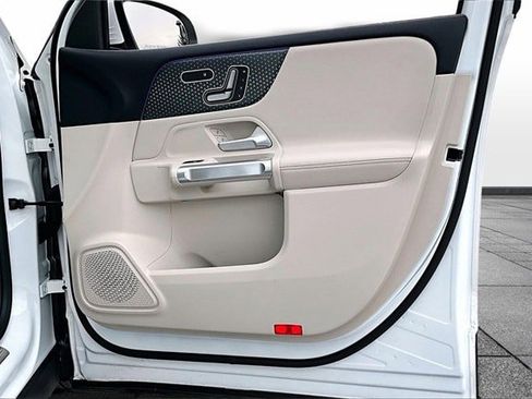 Certified 2025 Mercedes-Benz GLB 250 250 image 31