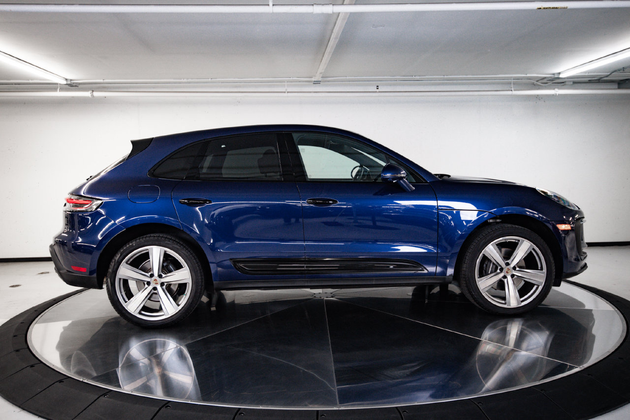 Certified 2026 Porsche Macan AWD/4WD image 8