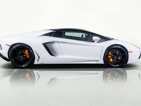 Used 2015 Lamborghini Aventador LP 700-4 image 5