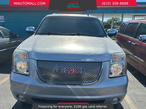 Used 2013 GMC Yukon XL SLT AWD/4WD image 2