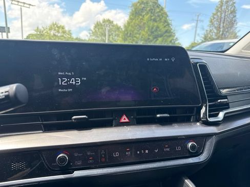 Used 2025 Kia Sportage EX FWD image 11