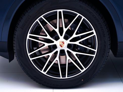 New 2026 Porsche Cayenne Coupe image 12