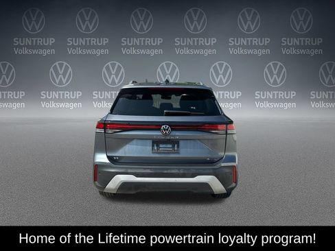 Used 2025 Volkswagen Tiguan SE w/ Panoramic Sunroof Package AWD/4WD image 4