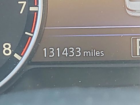 Used 2016 Nissan Maxima SR w/ Interior Lighting Package image 23