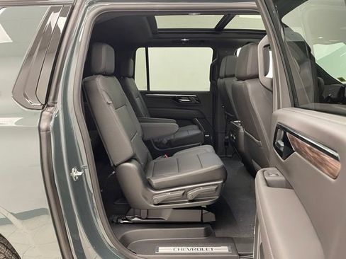 New 2026 Chevrolet Suburban Z71 w/ Comfort Package AWD/4WD image 15