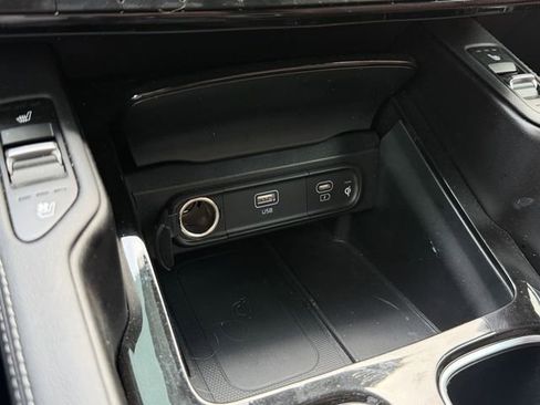 Used 2024 Kia Telluride EX w/ EX Captain's Chair Package FWD image 24
