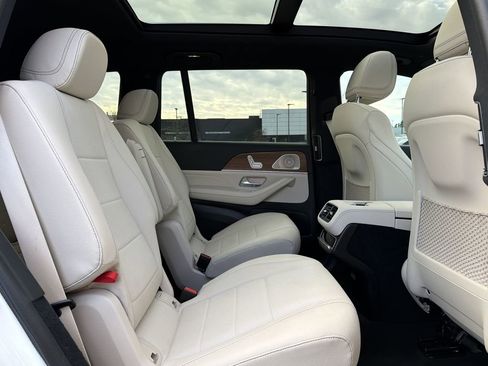 Used 2025 Mercedes-Benz GLS 450 4MATIC image 19