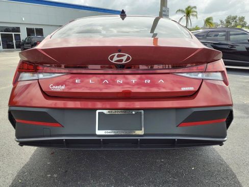 Used 2025 Hyundai Elantra Blue image 6