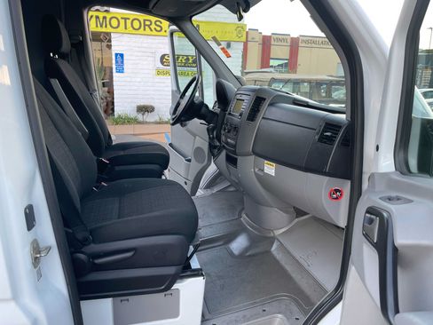 Used 2015 Freightliner Sprinter 2500 RWD image 16