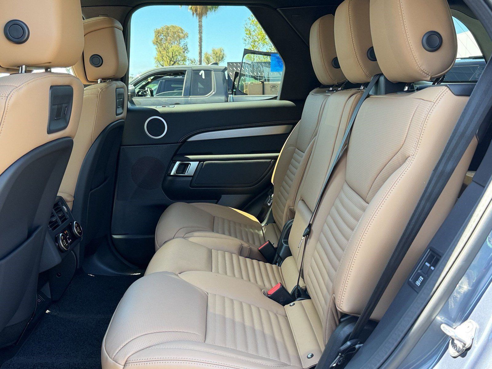 New 2026 Land Rover Discovery Limited Edition AWD/4WD image 22