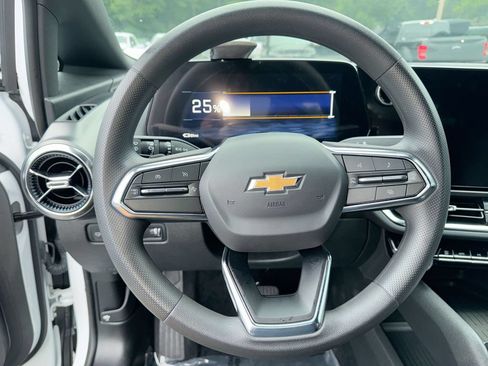 Used 2026 Chevrolet Equinox EV LT FWD image 16