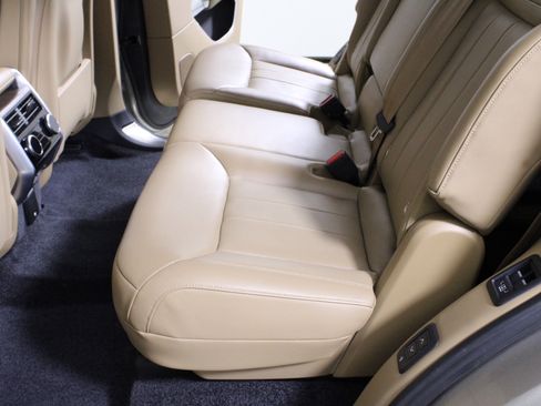 Used 2025 Land Rover Range Rover Long Wheelbase SE image 12