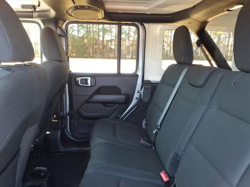 Used 2020 Jeep Wrangler Unlimited Sahara image 9